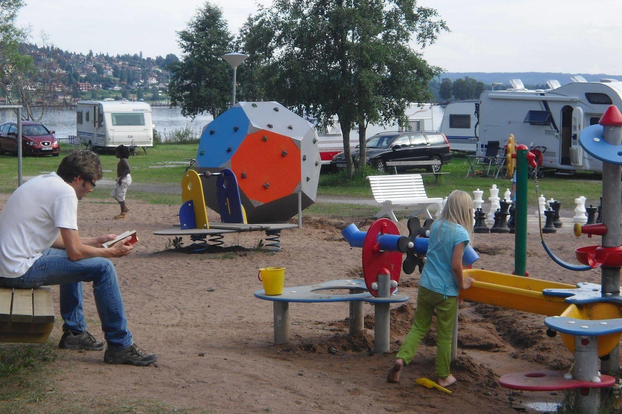 ホテル First Camp Siljansbadet - Raettvik エクステリア 写真